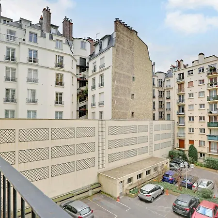 Havre De Paix A Porte De Versailles *